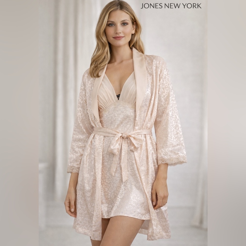 Jones New York Women's Elegant Cream Robe Bridal collection